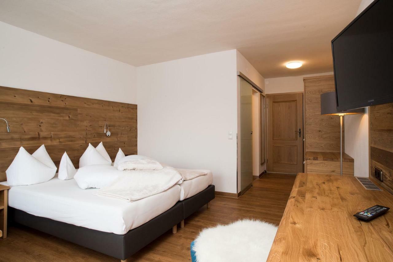 Gaestehaus Wildbach Mittelberg Buitenkant foto